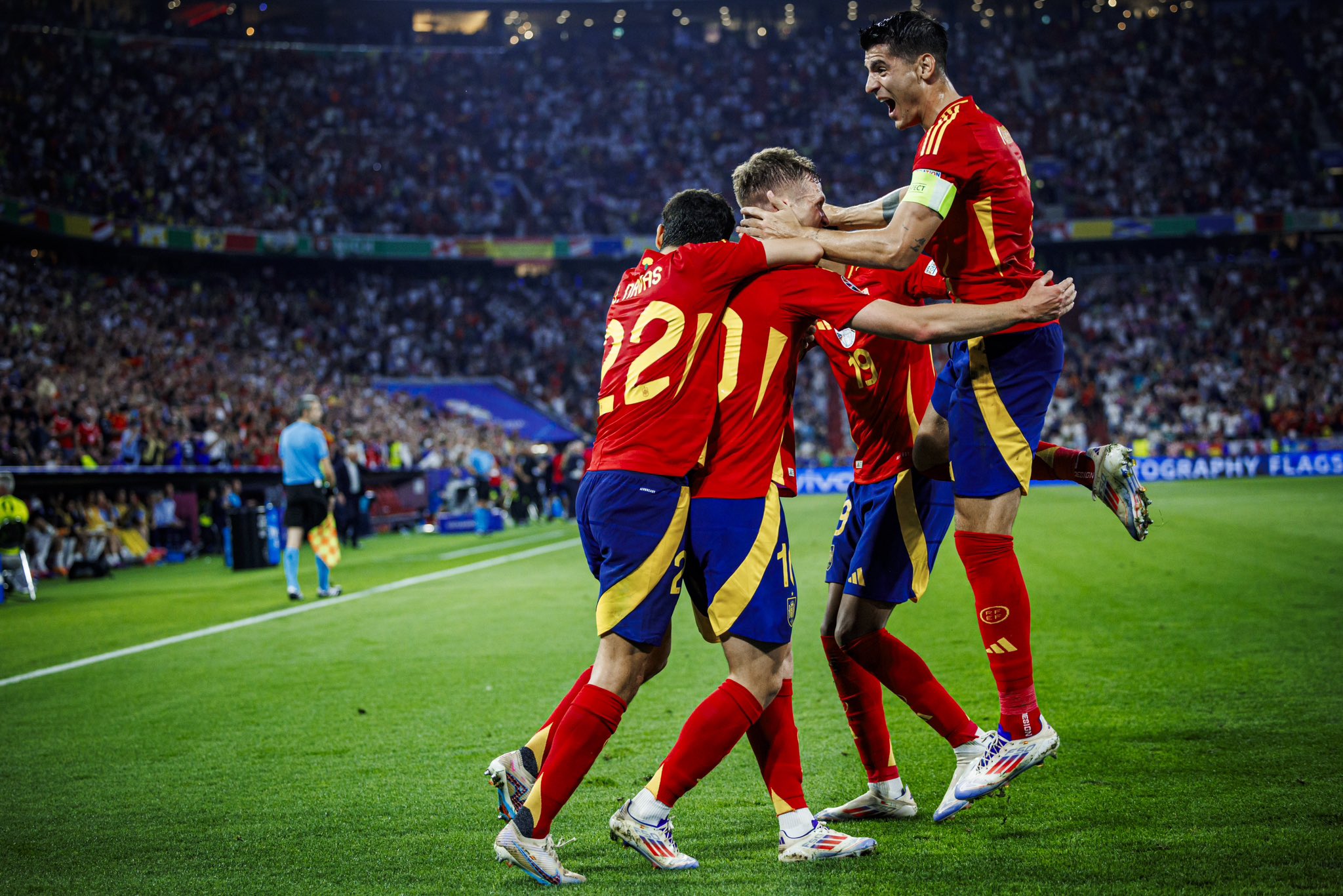 关于欧洲国家足球队强强对决势均力敌的信息